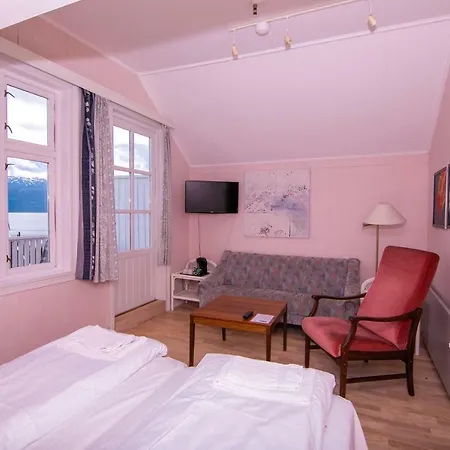Kringsja Hotel 3*